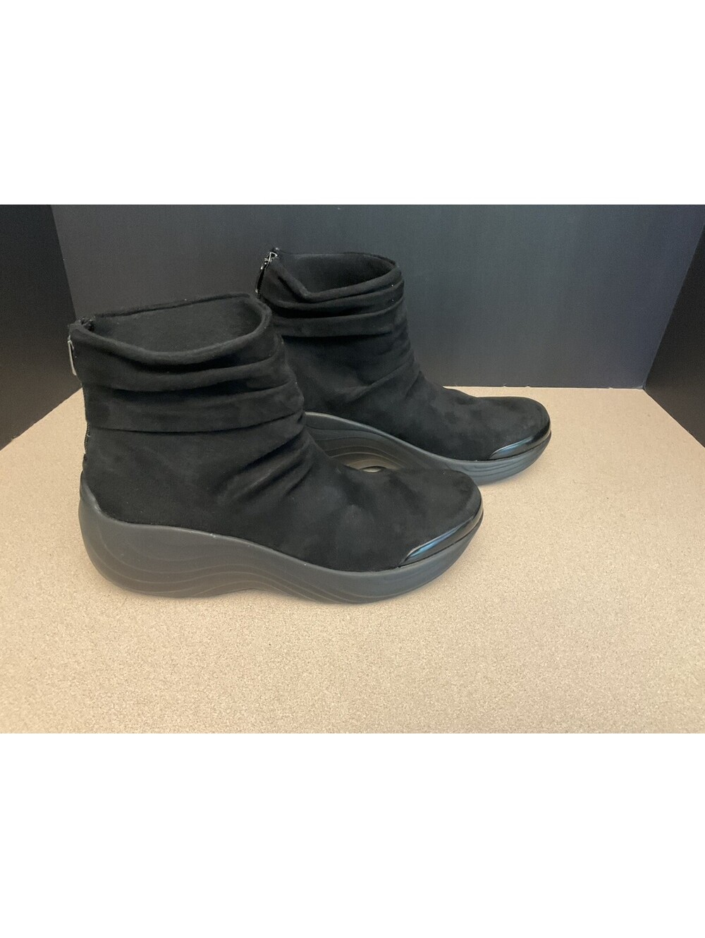Womens BZEES Zizzle Suede Comfort Ankle Boots. Size 8.5M. Worn Once! Nice Boots!